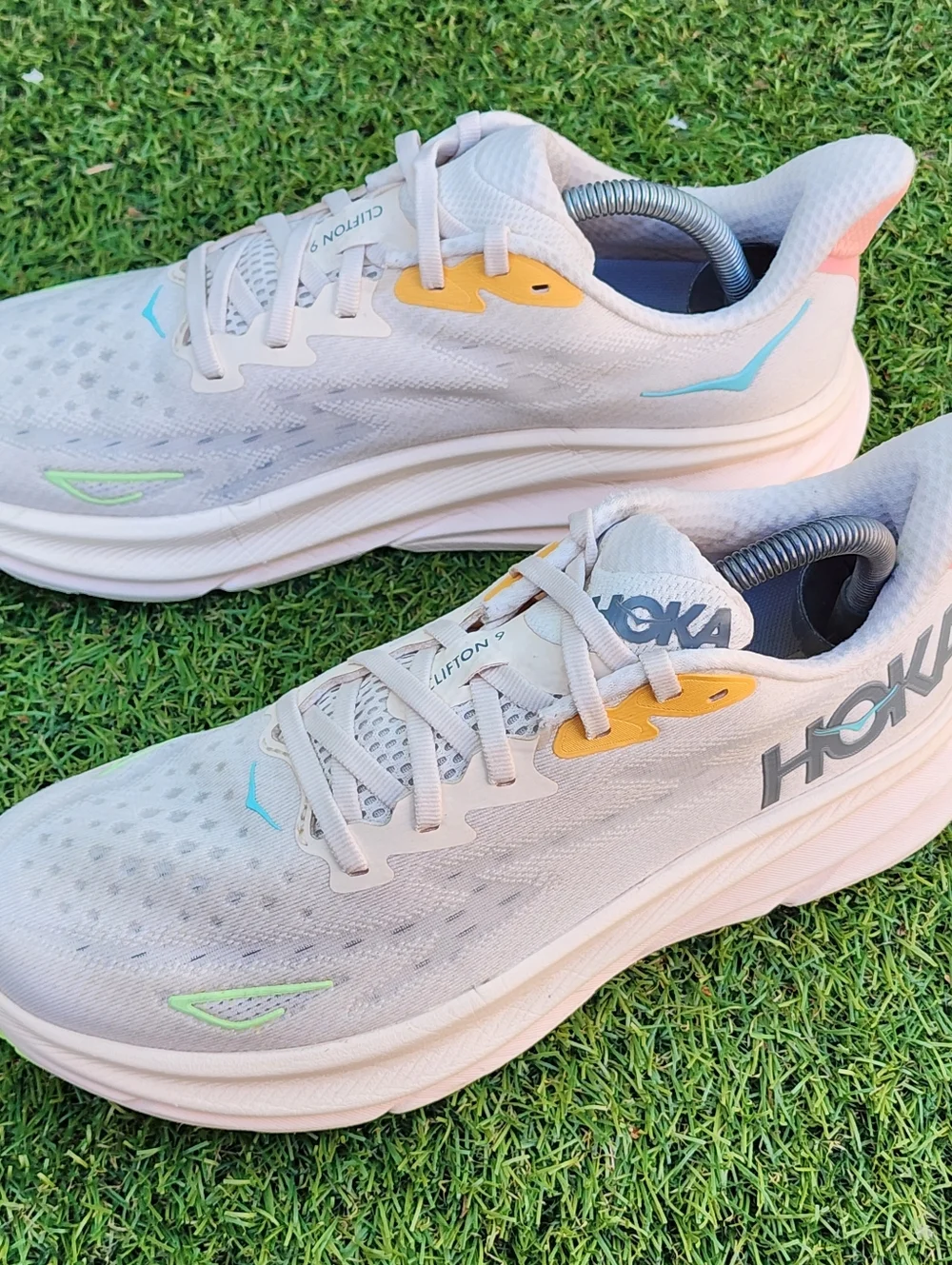 HOKA CLIFTON 9 - Womens Athletic Shoes - SIZE 9.5B